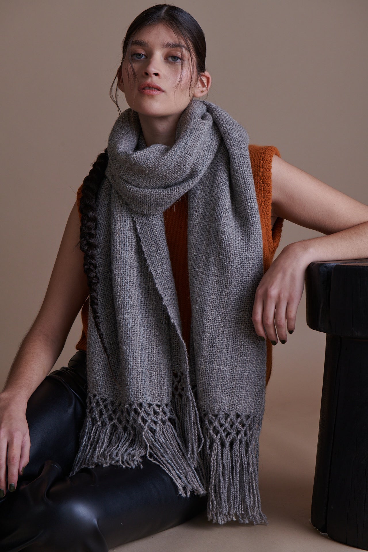 Estola Altiplano Grafito