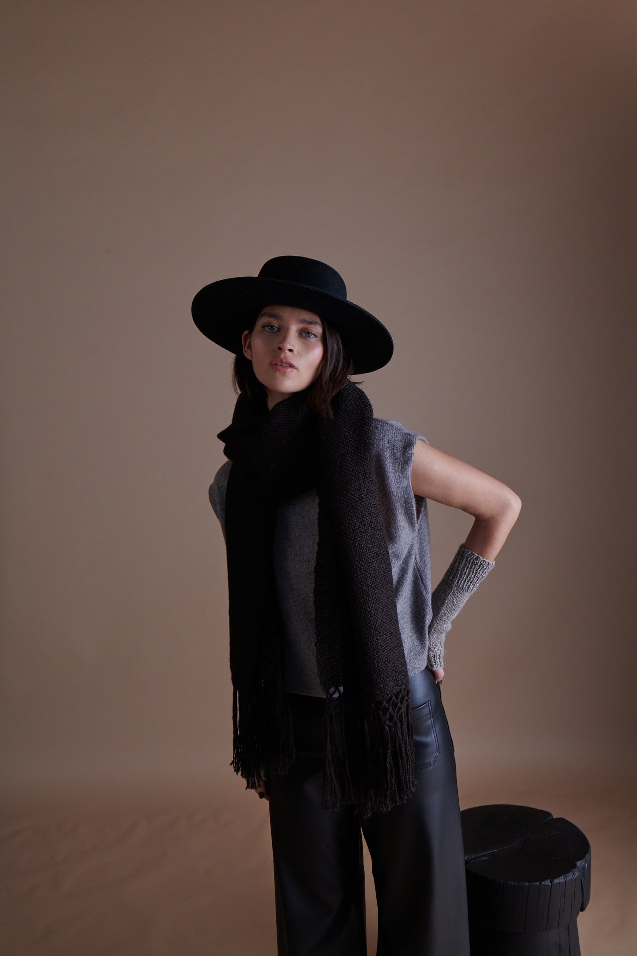 Estola Altiplano Negro Natural