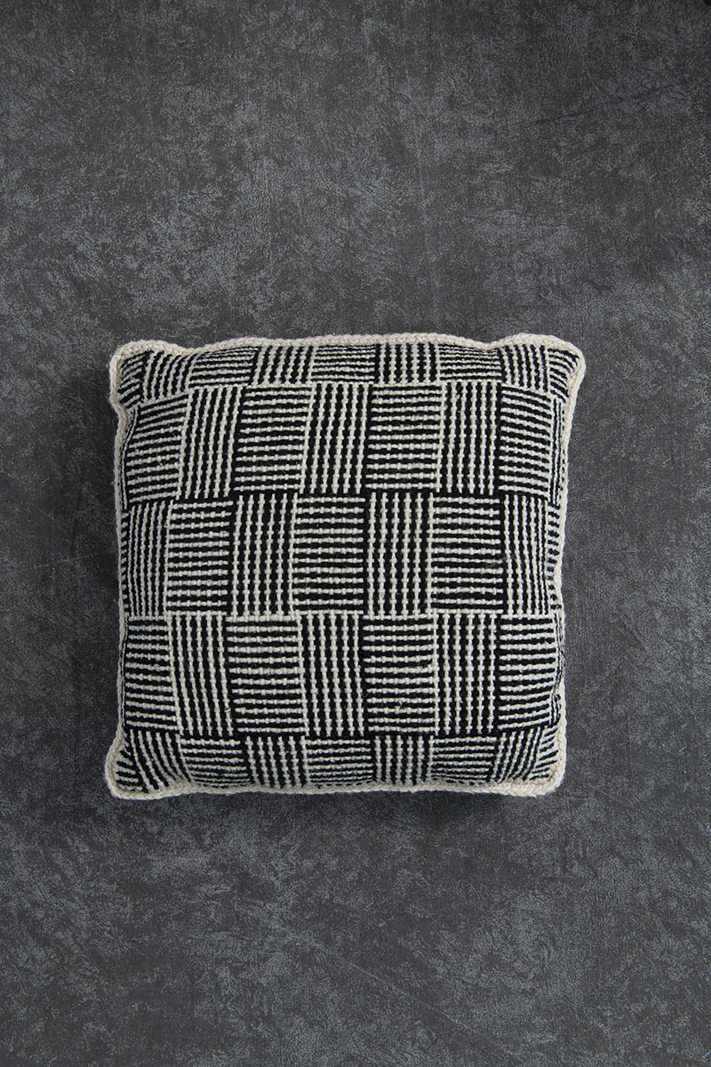 Almohadón Barracán Negro (pre-order)