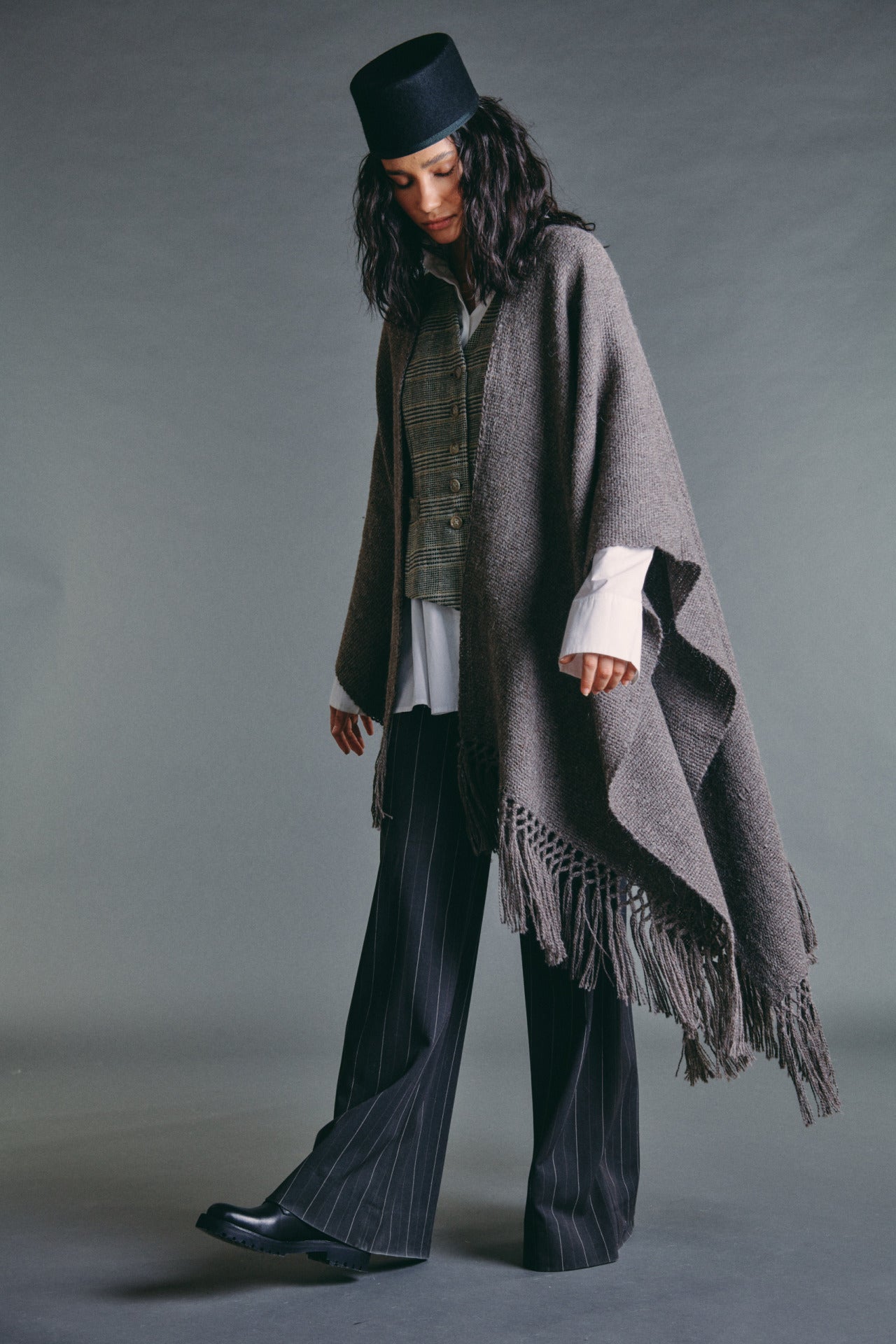 Ruana Altiplano Grafito