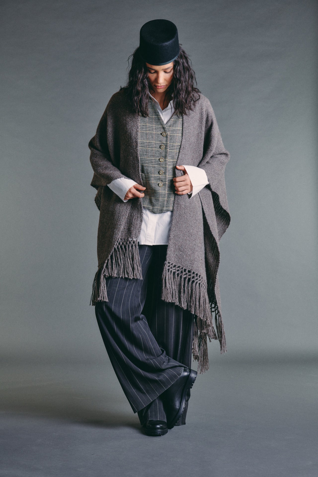 Ruana Altiplano Grafito