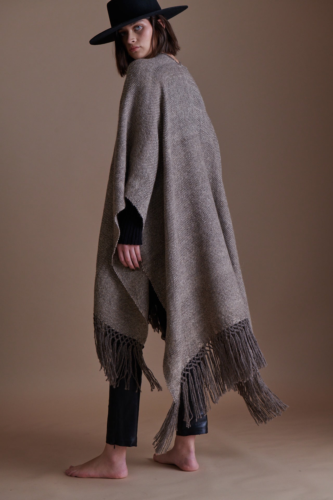 Ruana Andes Graphite (PRE-ORDER)